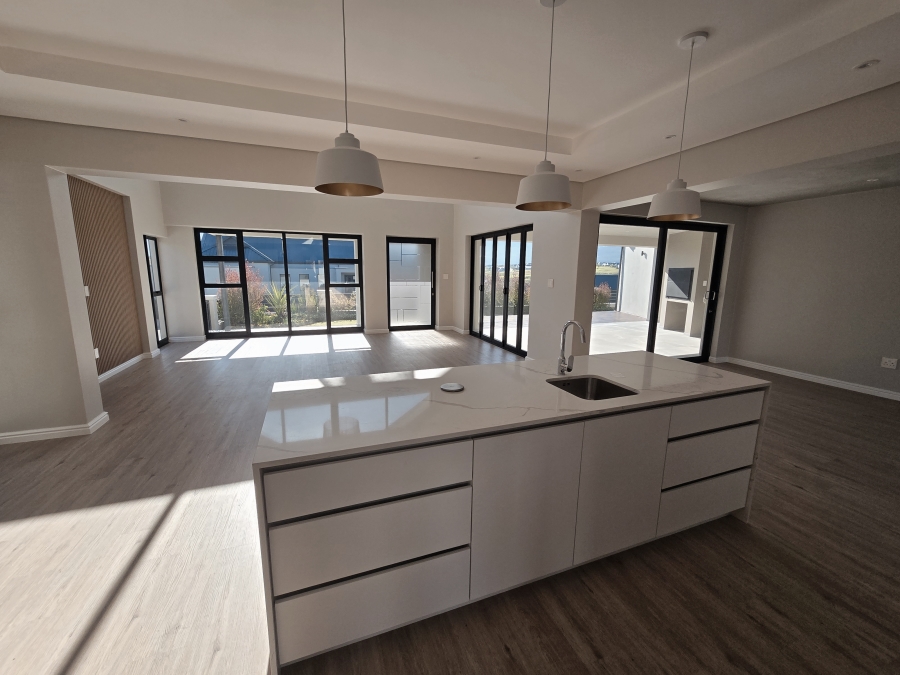 4 Bedroom Property for Sale in Kingswood Golf Estate Western Cape
